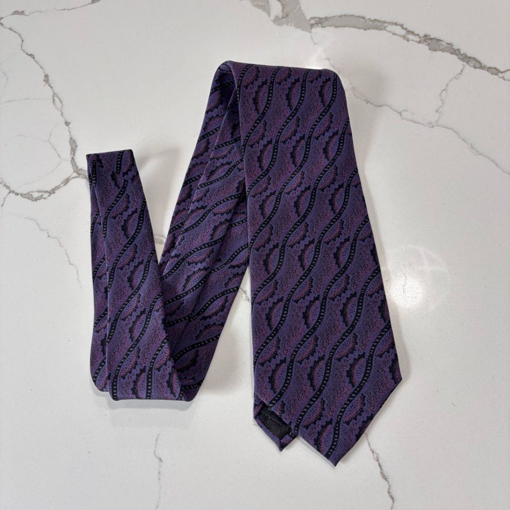 Geoffrey Beene Handmade Silk Purple Black Wave Pattern Men's Tie Necktie Classic